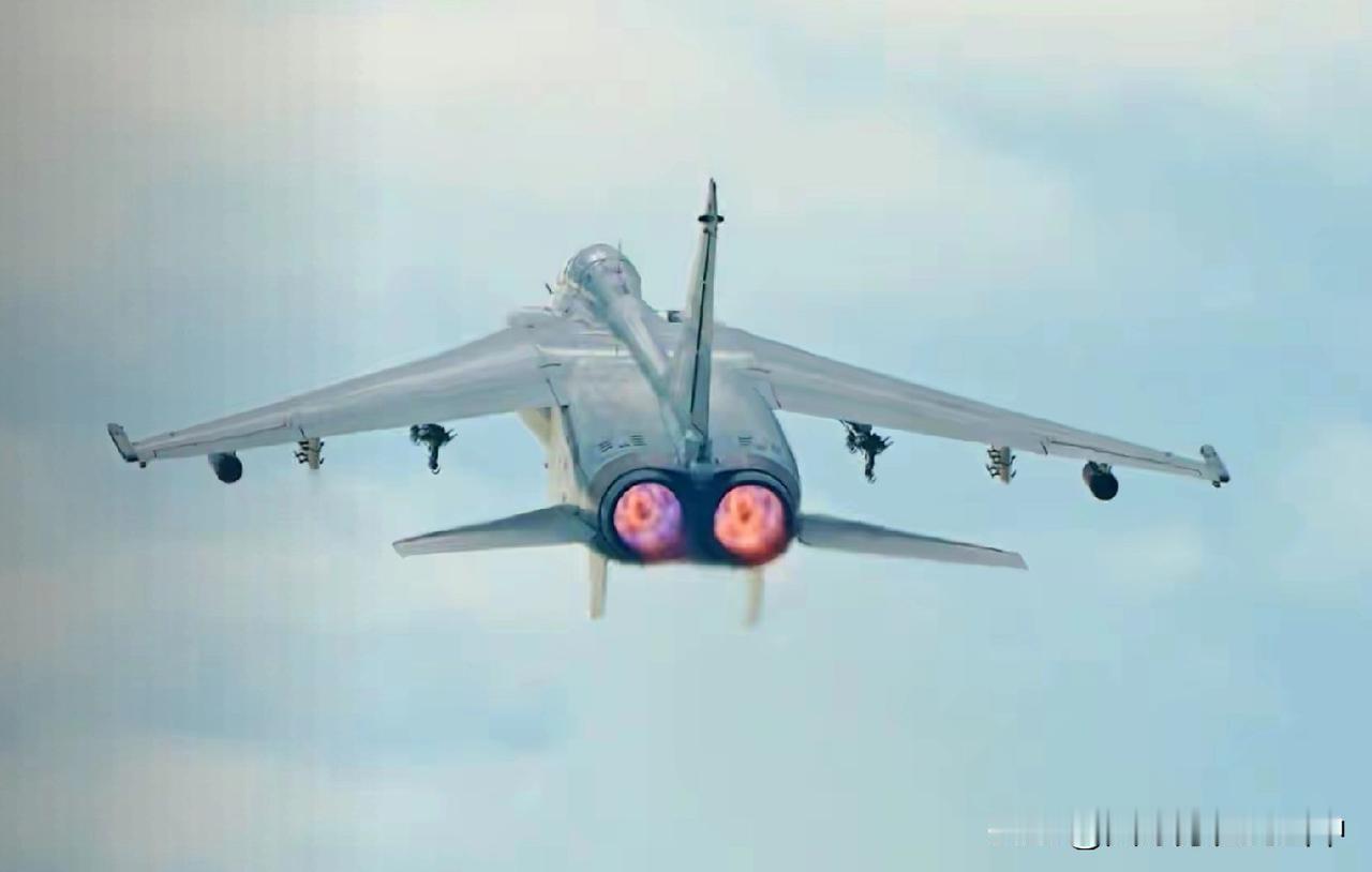 37年了，这架战机还是让敌人生畏今天是歼轰七“飞豹”首飞37周年，这款国产