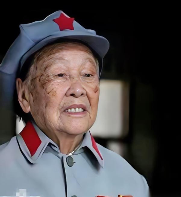 她真想一头撞死。被扔进西宁的大仓库里，每天都有不同的男人来糟蹋她。可是一摸肚子，