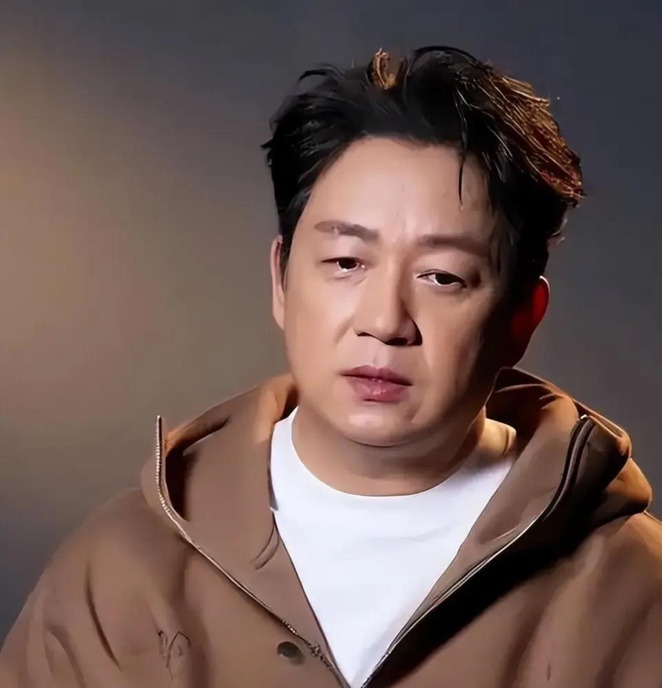 11年没住一起的儿子，突然拎着行李敲开父亲的门。17岁的顶顶自己做了主：高三这关