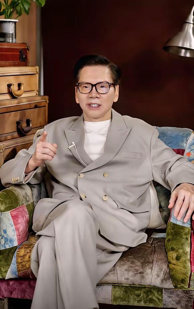 77岁向华强深夜曝出大瓜：短剧老板投200万，三个月回款7000万，回报率高达3