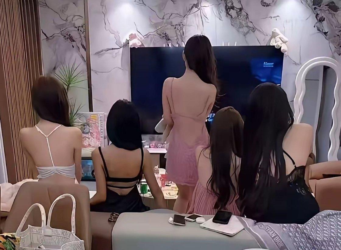 每一个炒股的男人：白天票～票涨停，晚上美女相伴！