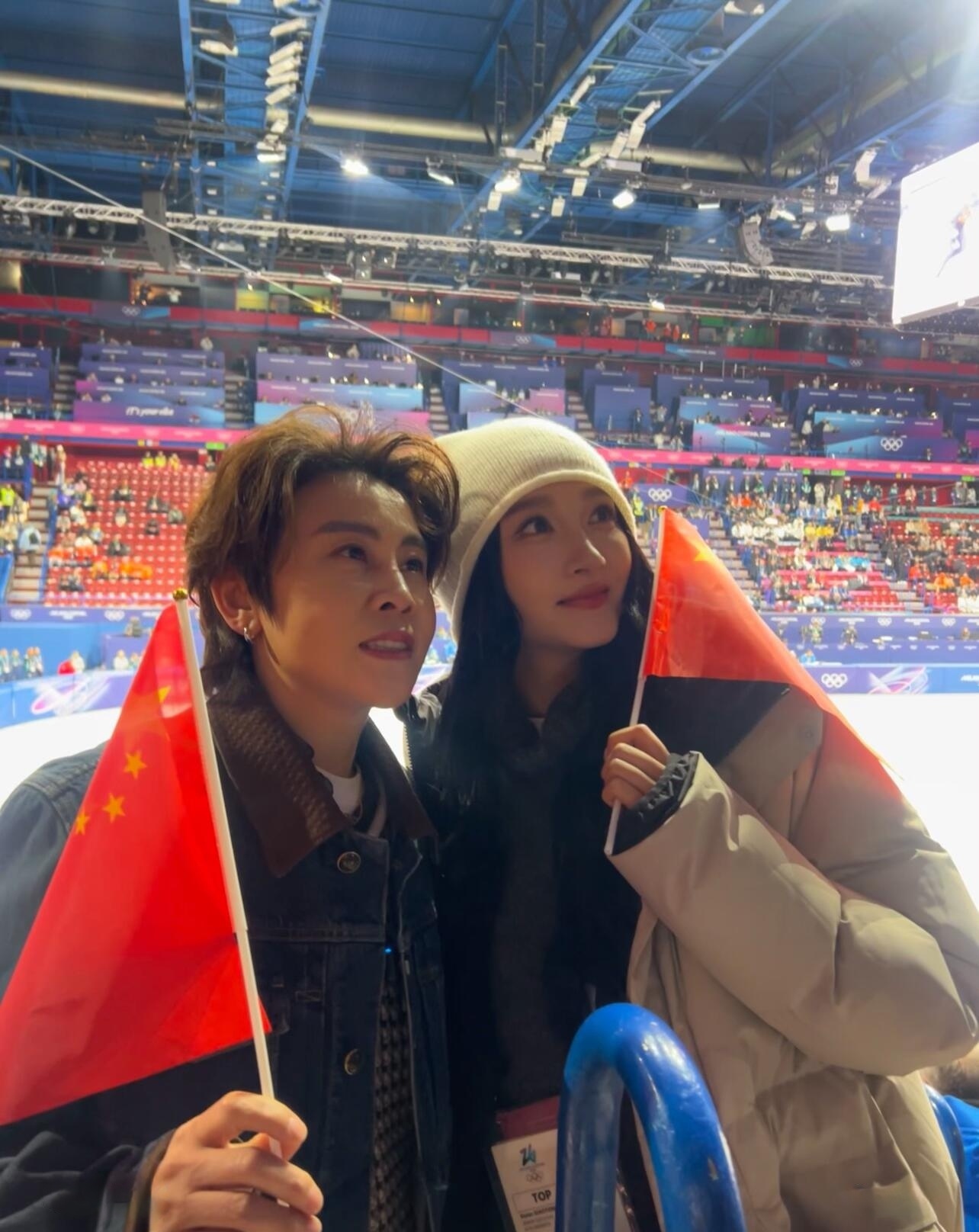 关晓彤在冬奥会看完这场看那场真美女就是生图即神图，在米兰又跟王濛见面了