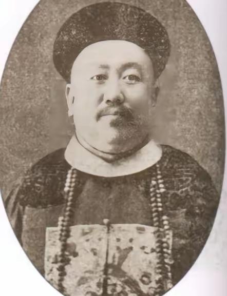 1911年11月4日，革命党敢死队攻入浙江巡抚衙门，并抓住了巡抚增韫，革命党准备