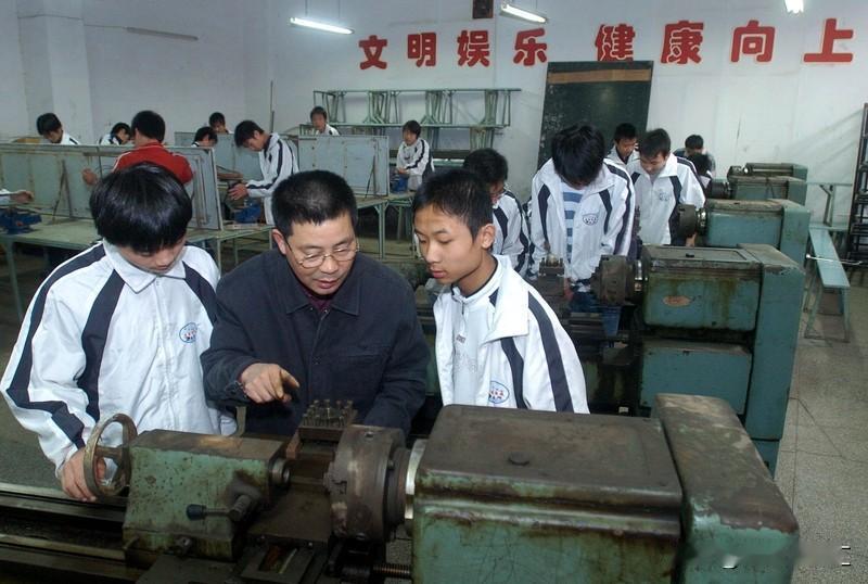 孩子考不上普高，未来并非就没出路。在社会传统认知里，普高是上大学的主要途径，考不