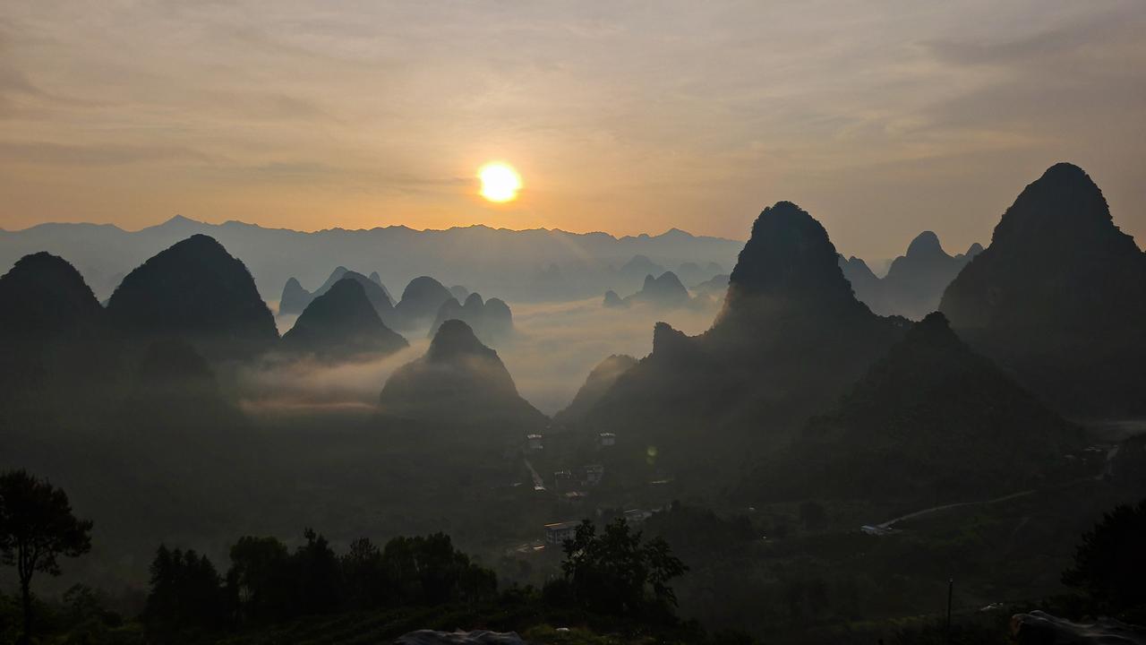 阳朔,哪里风景最好?阳朔的风景，没有最好，只有更好。就说看云海吧，在人们的普遍认