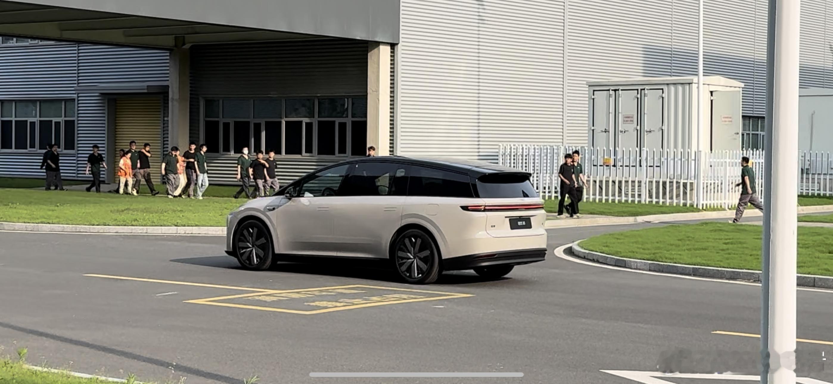 理想i8终于要来了，将于7月份上市！从这个车身尺寸和轴距来看，内部空间表现应该很