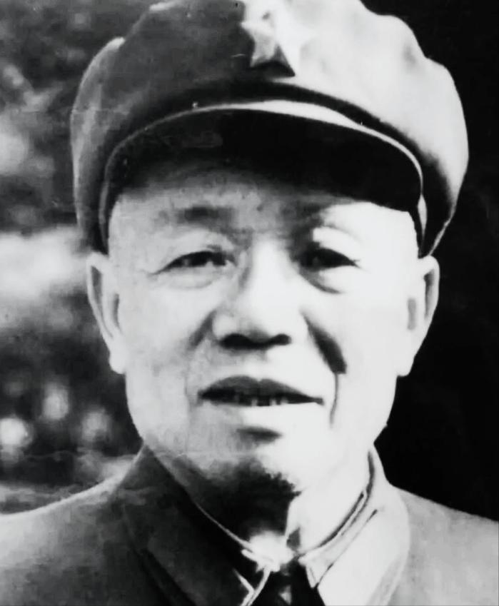 军中曾流传两霸，一是谭震林，一是韩先楚。有人曾问许世友在军中这两人最服谁？许世