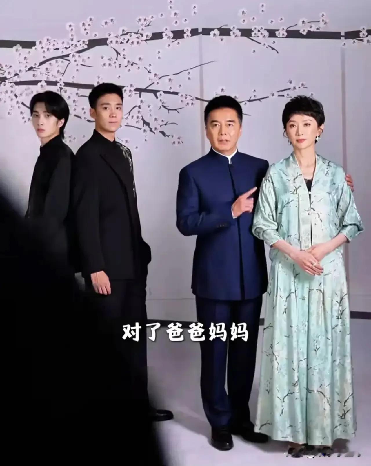 9月1日，许亚军现任妻子张澎晒出一家四口拍照视频，何晴与许亚军的独生子许何罕见出