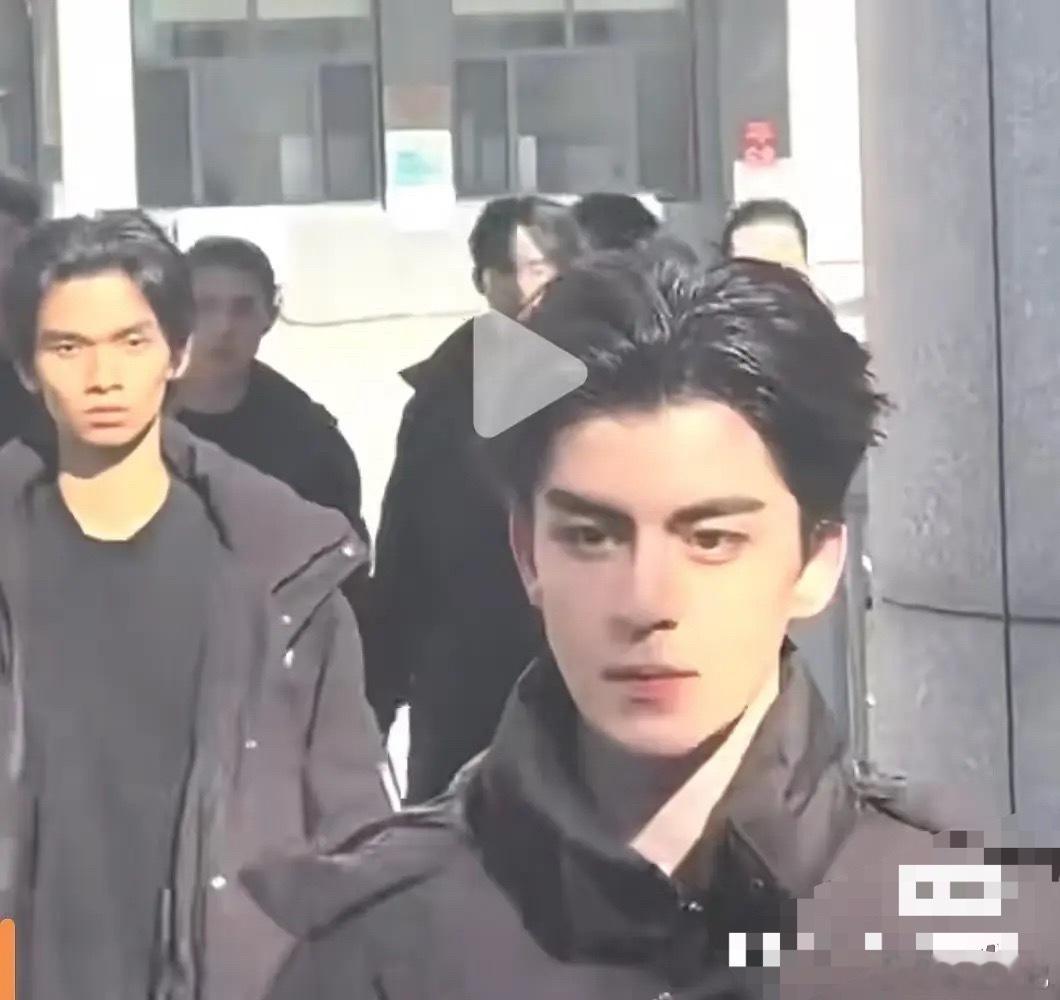 郭敬明的选秀有帅哥了，这个浓颜系长相还不错啊🙉