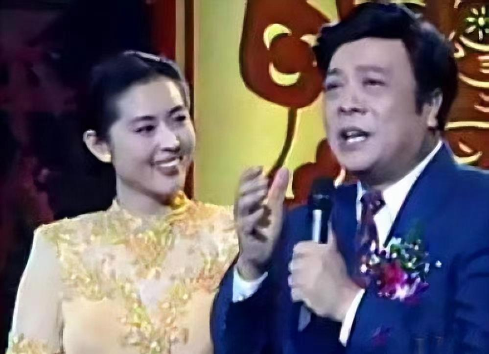 2020年，赵忠祥去世前，故意支开老婆孩子，将倪萍叫到跟前：“妹子，哥有5亿遗产
