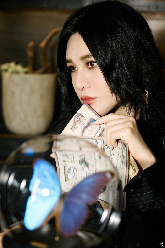 尚雯婕工伤不愧是尚雯婕！当导师眼光毒辣，点评犀利：没技巧就直说，出戏就点破，惜才