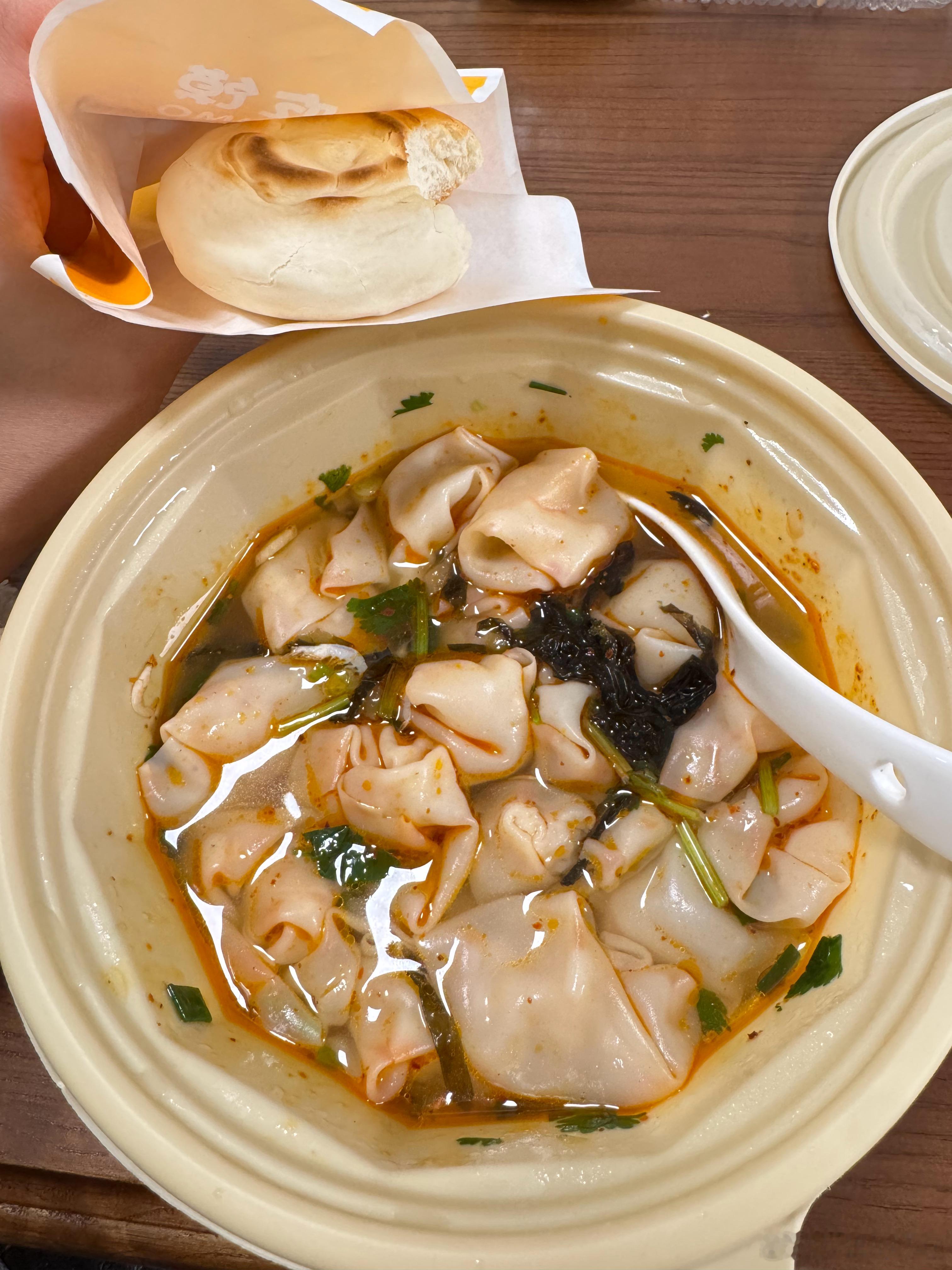 冬天不能没有白吉馍和泡泡馄饨！是要加急一对一配送，打开我还要加开水和调料的吃法