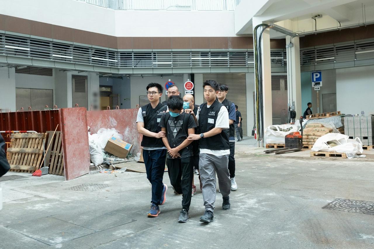 不少新公屋落成，装修需求越大，小红书抖音上面有很多香港装修攻略，其中还有不少招聘