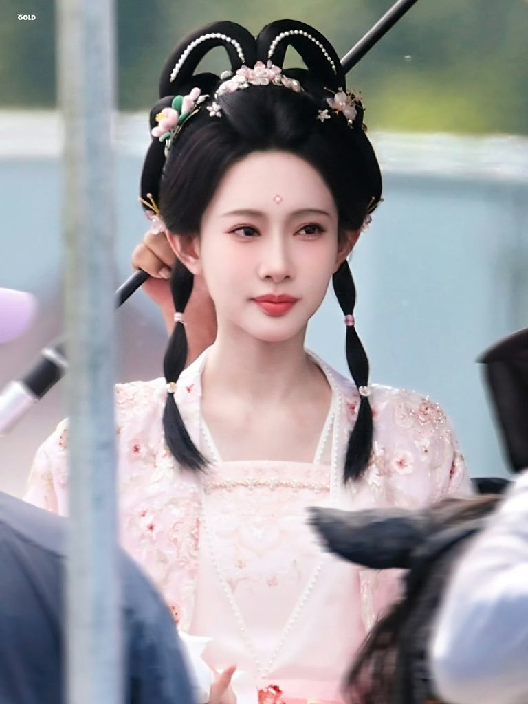 这个发型相当令人不能理解。​​​
