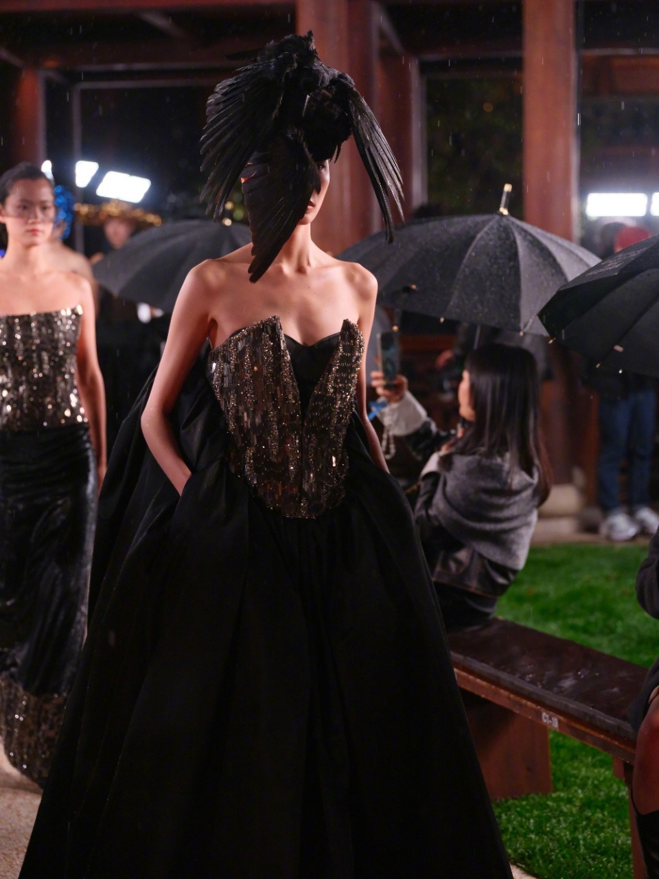 濮院重新定义古镇非标模式谁说米兰巴黎才是高定主场？濮院这座非标古镇直接打破行业