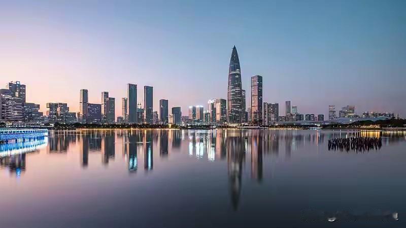 一个区要冲万亿，首先要回答：地，从哪来？国内已经站稳万亿GDP的市辖区，分