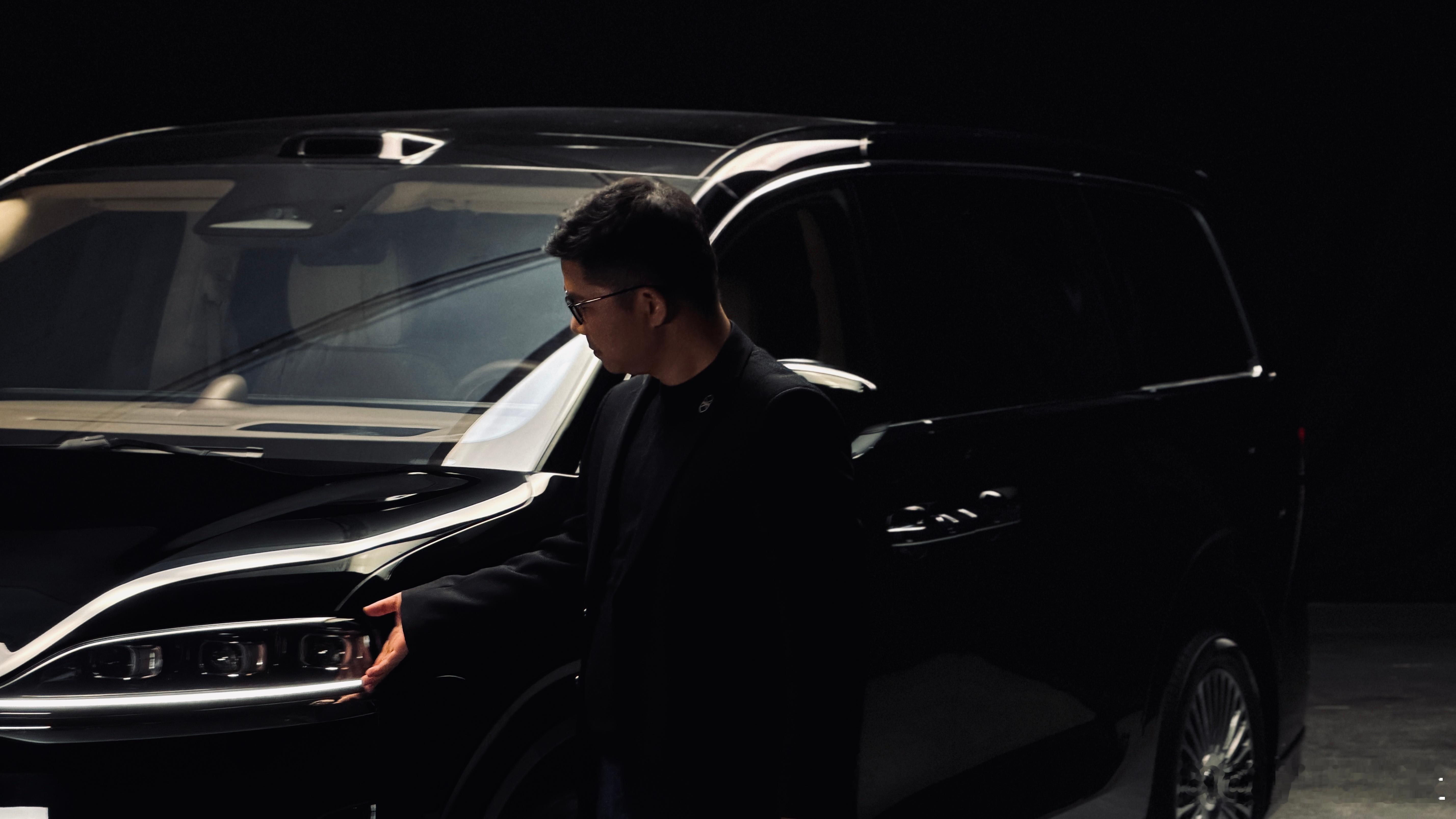 长江总的新身份，新热点：智界V9和他的新故事他说“MPV应该是一个懂人的移