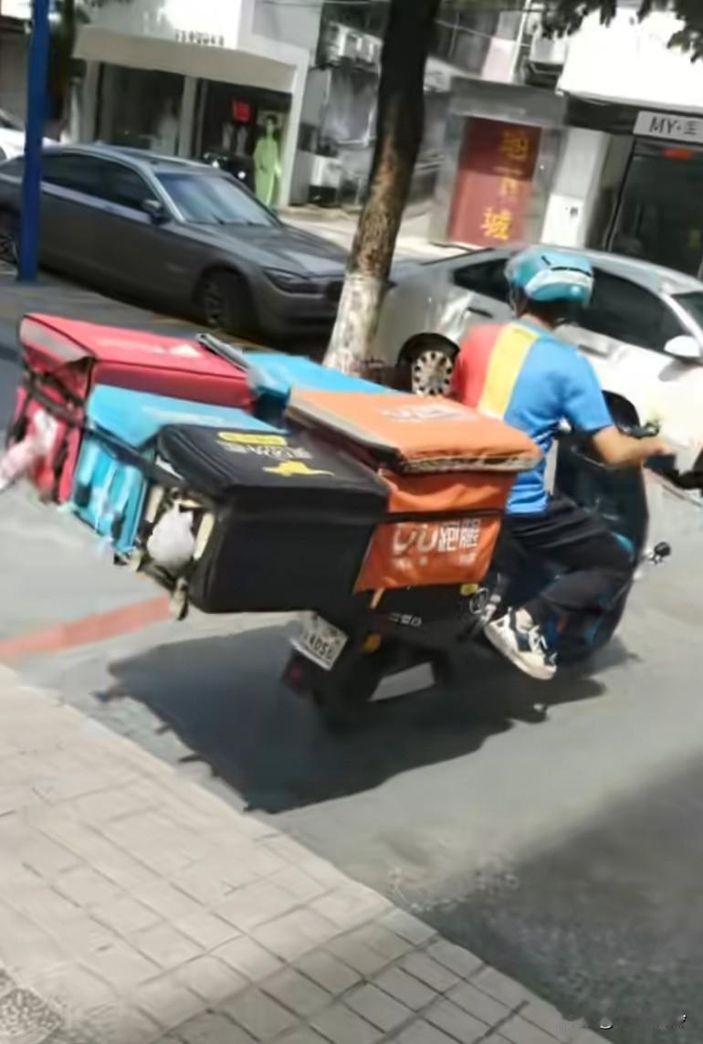 逆天的单王神车改造，他休息一天全城闹饥荒了，小哥你去哪里，不是按颜色放桶里自取吗
