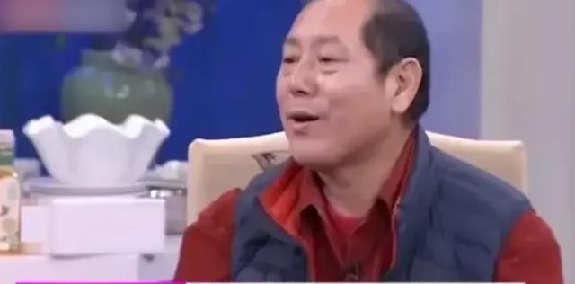 那年，身价上亿的富豪李成儒大手一挥，将发妻和6岁的儿子李大海赶出家门。可怜一对母
