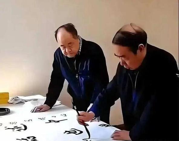 莫言与贾平凹，你更喜谁谁也不喜欢，俩个人还都在世，竟然放任建立那么多文学艺术馆和