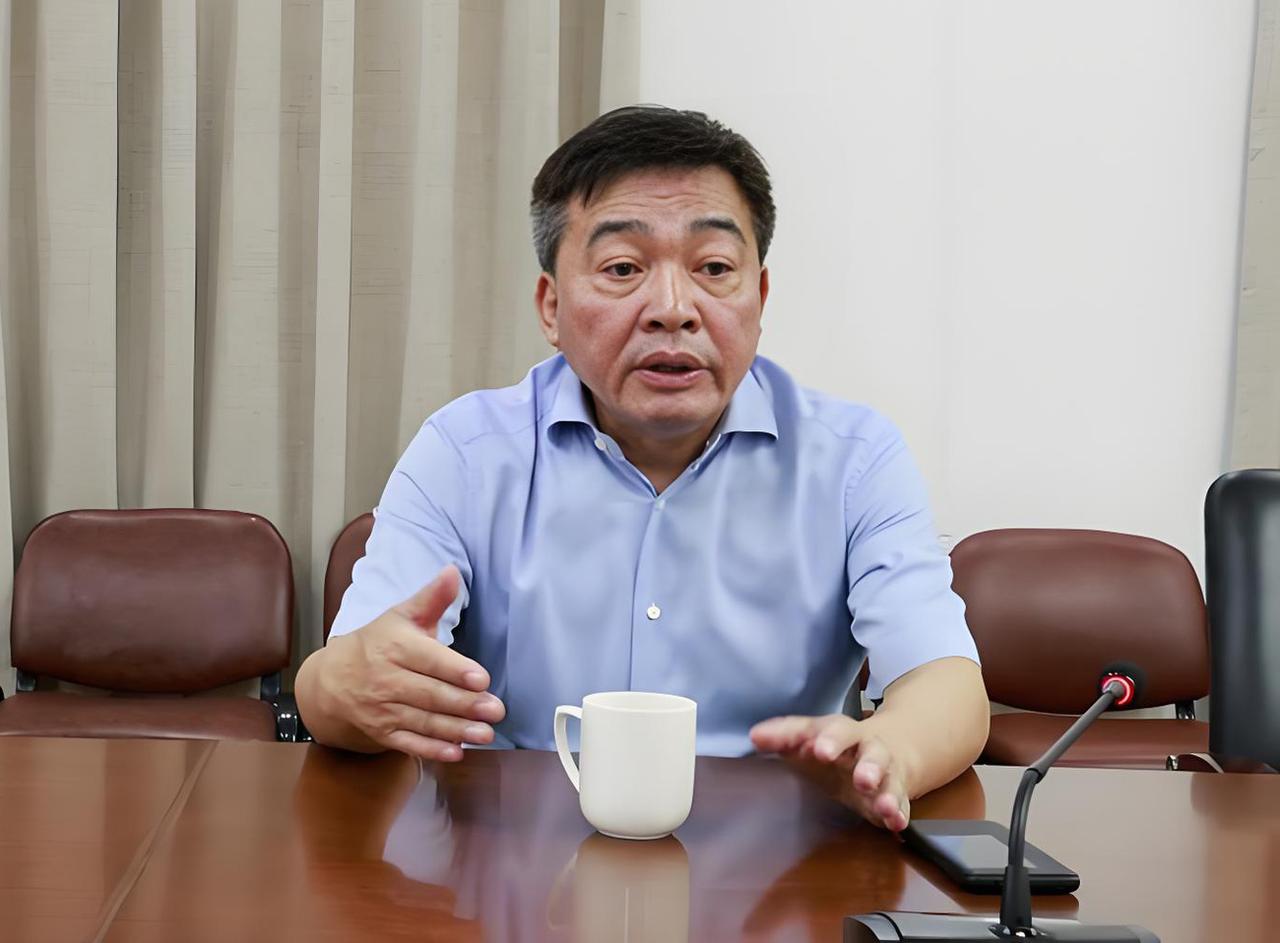 刚刚刷到了曾在福建省泉州市工作的林某忠，他的老家在泉州市泉港区，他的照片跟我以前