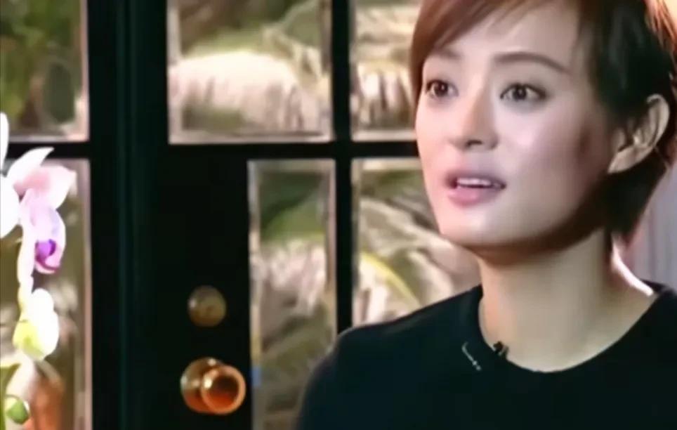演员孙俪说：“有一天，是我和邓超的结婚纪念日，他说要给我个惊喜，我说什么惊喜啊，