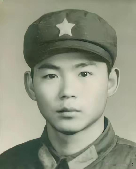1979年，越南百姓逃难时挡住我军道路，排长谢志熙下令重机枪开火！谢志熙不是天生