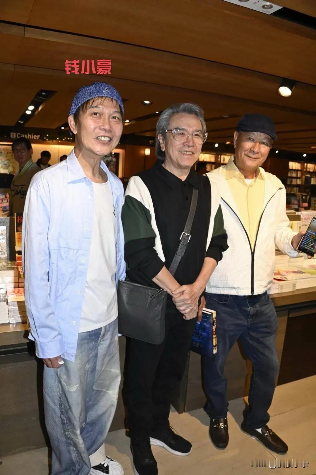 60多岁钱小豪、70多岁的姜大卫、李修贤一起出席活动，三个人的状态差距很大。钱小
