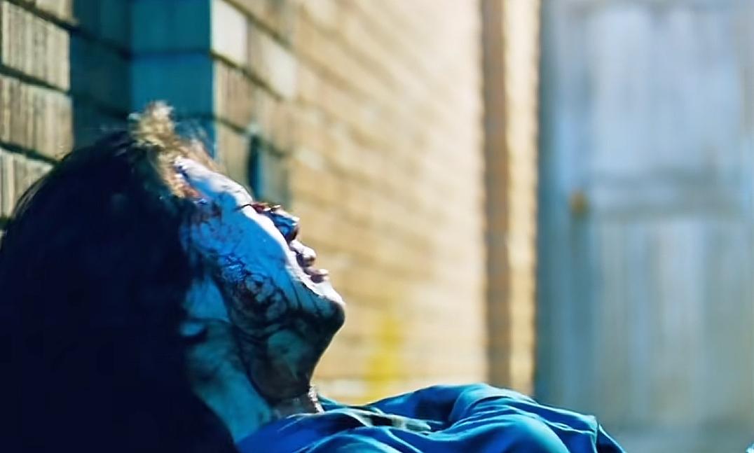 《女子“跳楼”被救后反遭扔下楼？这离谱操作把网友看懵了！》宝子们！今天刷到