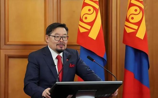 蒙古国总理赞丹沙塔尔又辞职了，这已经是第二次了。他说自己不贪恋权力，只要国家需要