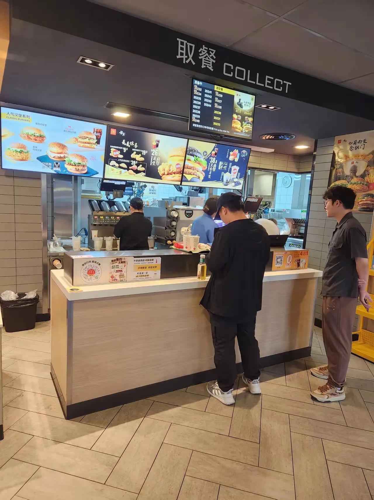 为啥没人骂麦当劳是预制菜？明明它家肉饼、鸡块都是拿出来热一下就卖，一个套餐也得3