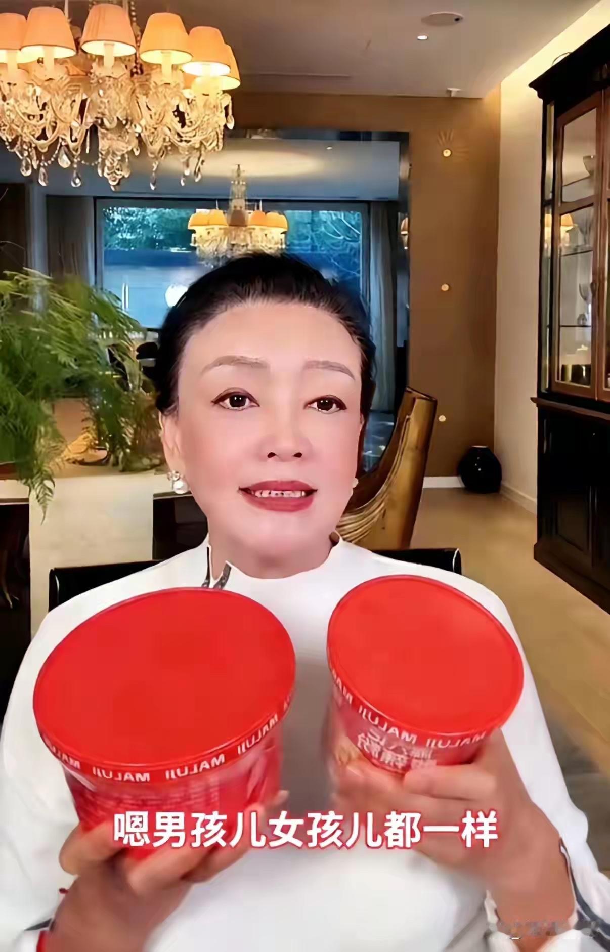 兰姐变聪明了，粉丝问她，小梅怀孕了，喜欢男孩还是女孩，她这个事情特别聪明，都喜欢