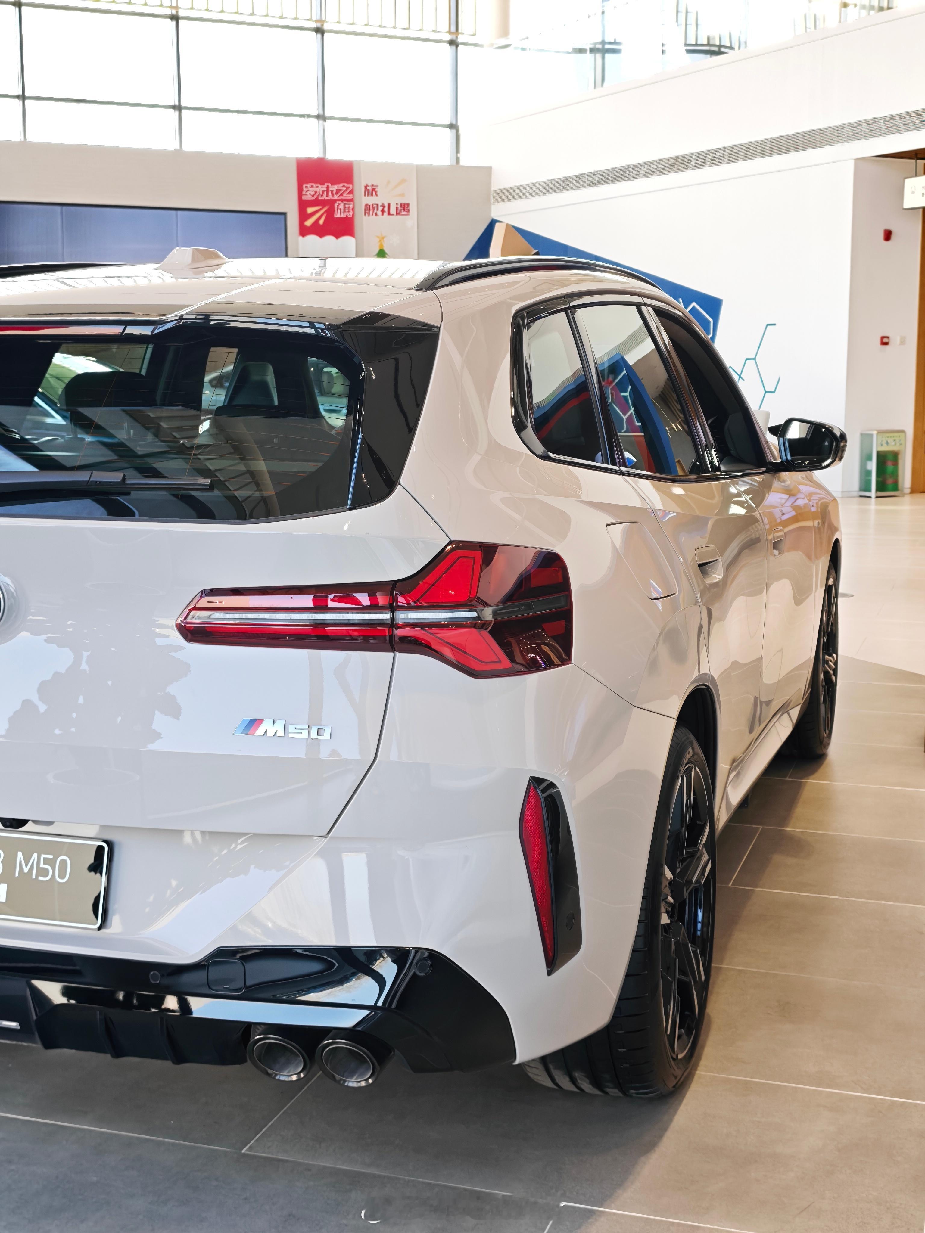 尾部的整体设计我感觉平面部分有些多，就是中间位置的空白有点明显，就这一点而已，其