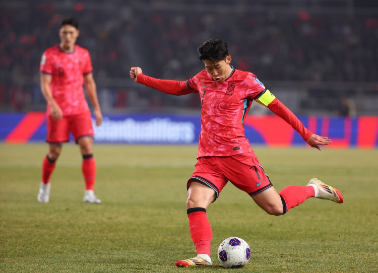 奥运男足缩至12队! 韩媒: 亚足联仅2名额, 韩国或连续2届无缘奥运