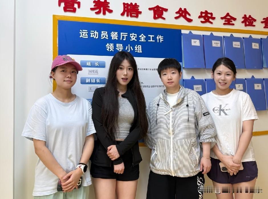 新鲜的莎莎，她很好，她健康又漂亮！感谢去体总的球迷小姐姐，让大家看到莎莎宝宝。