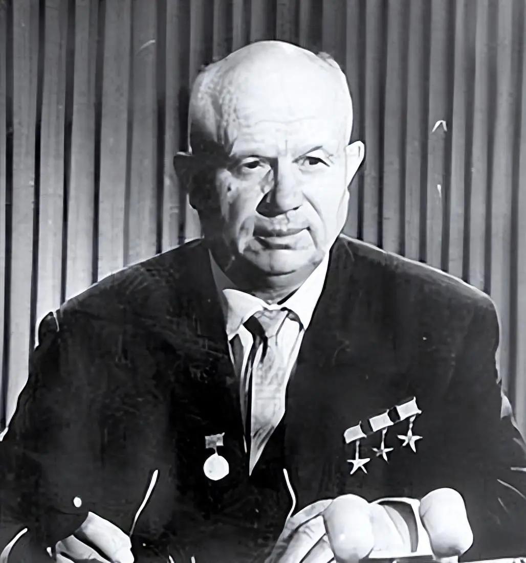 赫鲁晓夫对中国有三大贡献：把斯大林时期一直不肯归还的旅顺港交还给中国，提供了百万