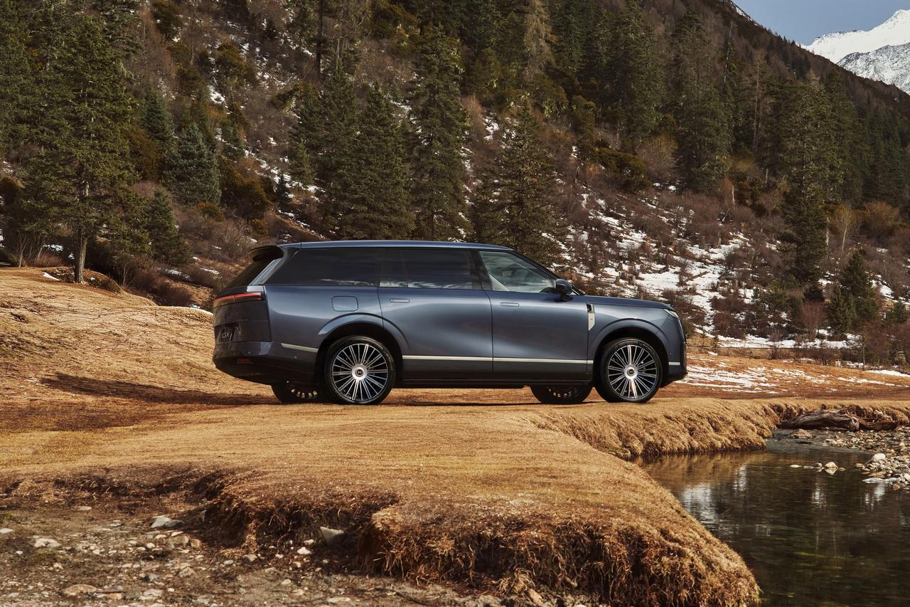 最近来要的两台全尺寸SUV：蔚来ES9、小鹏GX都开始开启宣发节奏。但从颜值来说