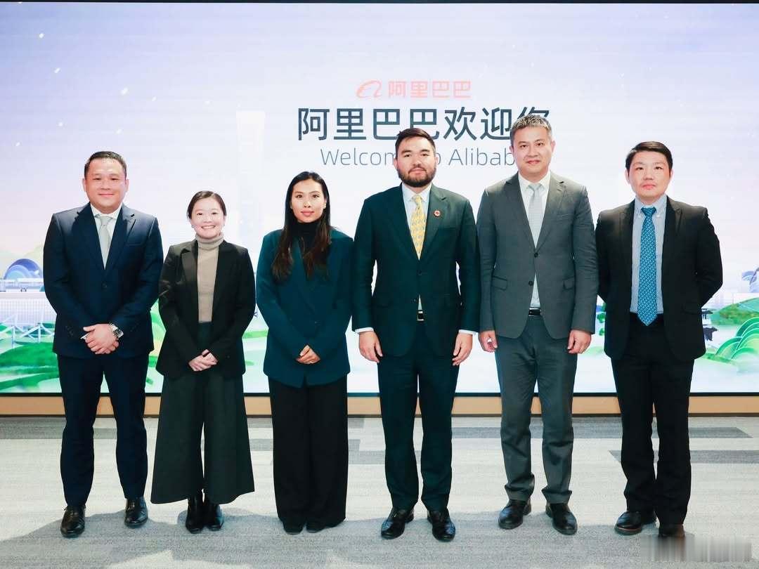 马来西亚王室🇲🇾12月2日，马来西亚雪兰莪州王储阿米尔·沙阿和王储妃阿芙扎