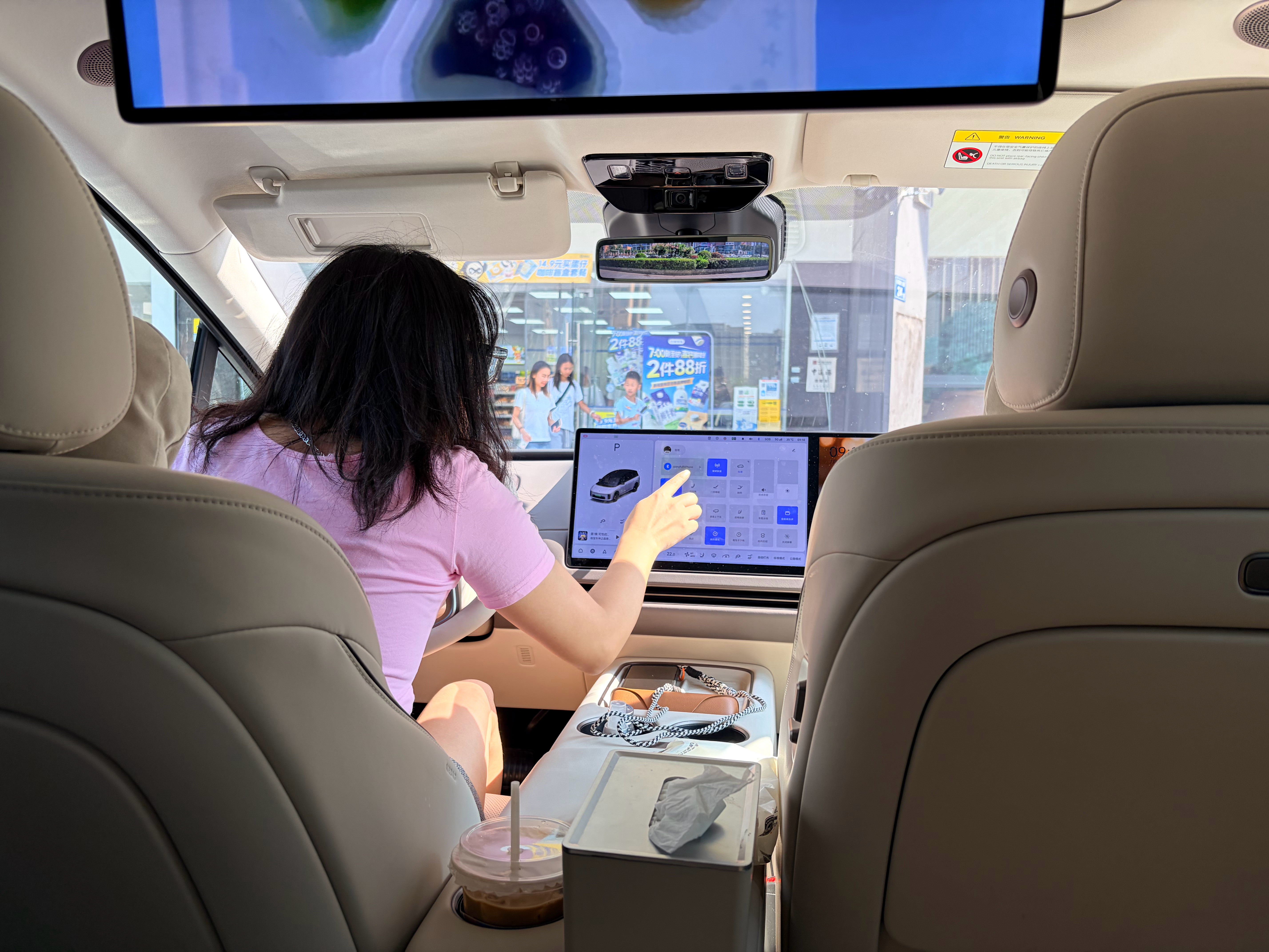 Du场开盘了，让女司机开车。