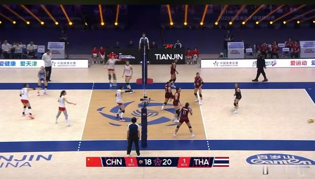 和泰国女排相比，中国女排现在最大的问题就是身高虽然有优势，但普遍体格不是很强壮。