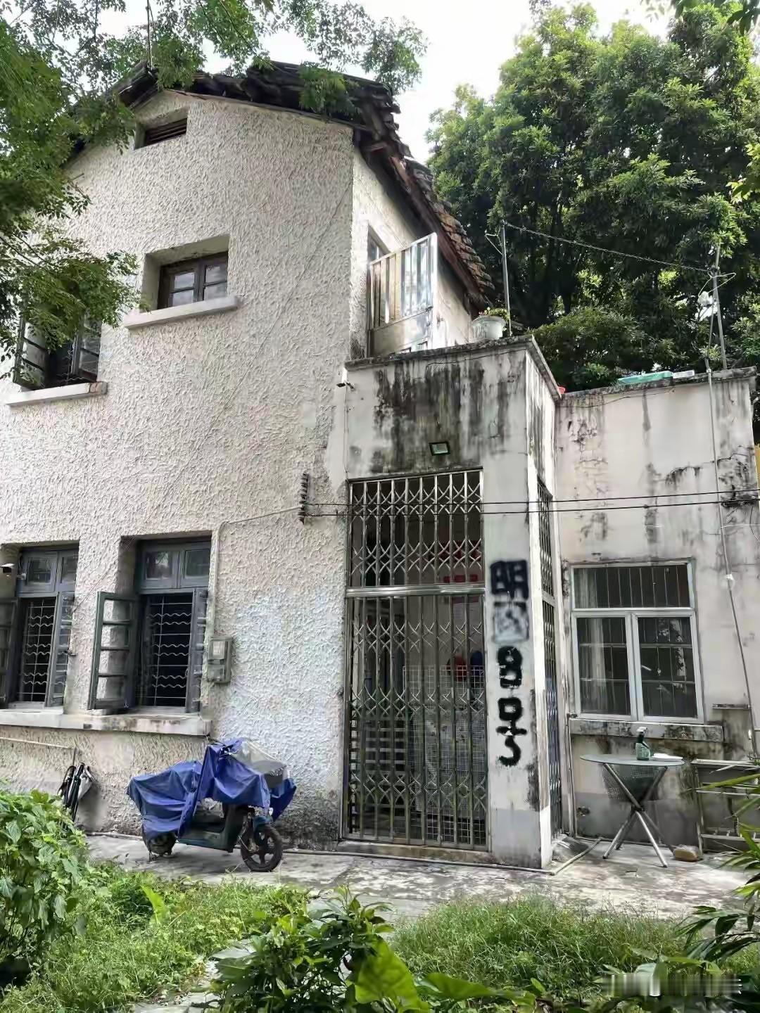 “引狼入室！”广州东山口，男子长年居住美国，每月花两三千元雇一对夫妻看管祖屋，平