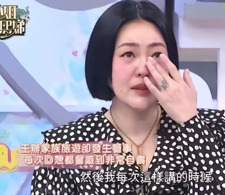 去日本前徐家其实吵过好几次徐妈妈挡在门口，话说的很直，“跑去看人头？你姐那身体