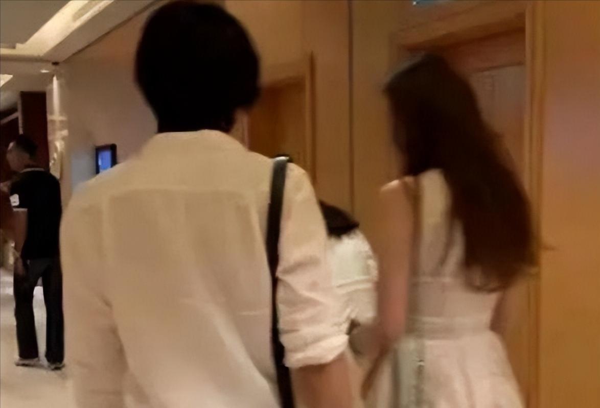 上海，一外地男子专门过来约女网友嫖娼，结果发生关系时，男子一把勒住女子脖子要求对