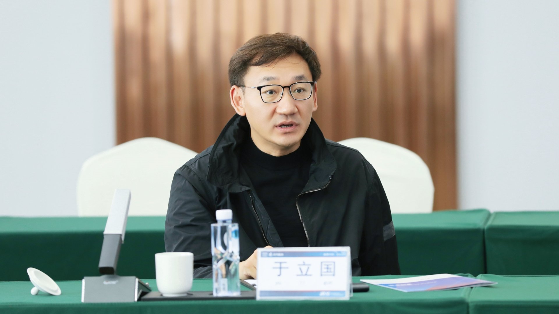 小米高层重大调整这种将前瞻性技术职能提升至战略高度的做法，配合近期高管团队的大规