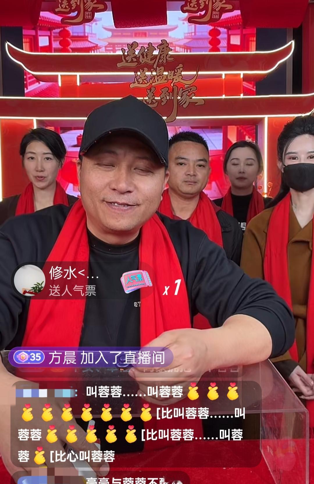 海哥嘴瓢那三秒，直播间掉了一万人。不是卡顿。是集体沉默。他把“容儿”叫成了