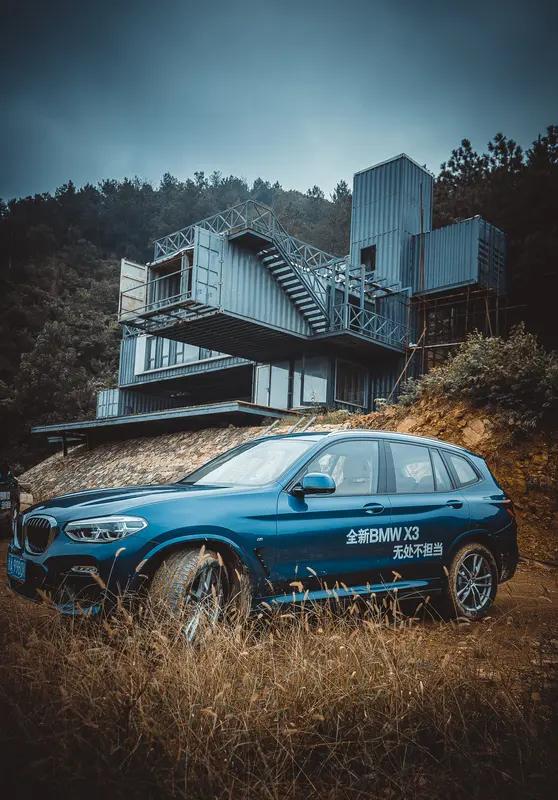 宝马X3是否值得拥有呢？其实现阶段，三兄弟里面宝马X3的竞争力是最好的。首