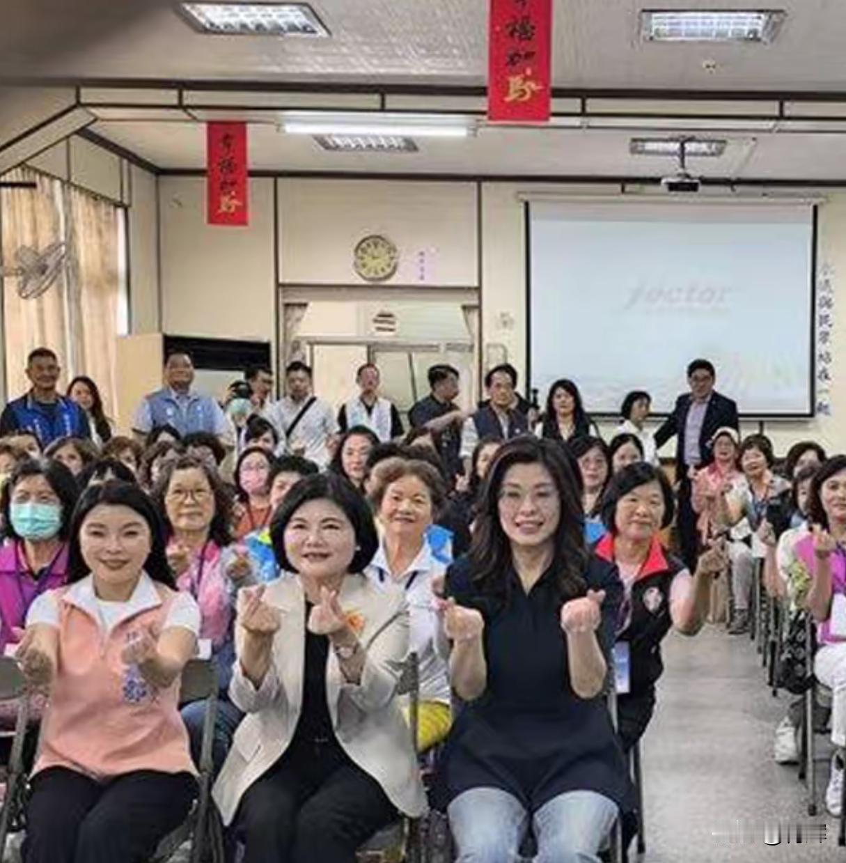日本地震郑丽文自掏腰包向灾区捐款，日本专门挑了个日子接受捐款7月28号的时候，