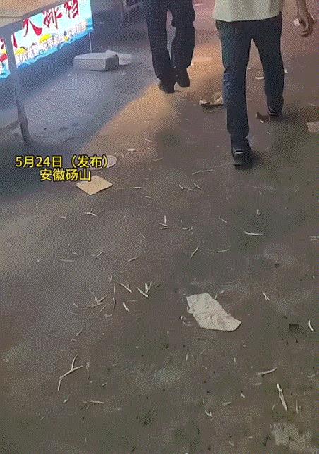 四川一小伙坐车坐过站，流落到安徽宿州砀山县，身无分文。到达宿州砀山时已经两天没吃