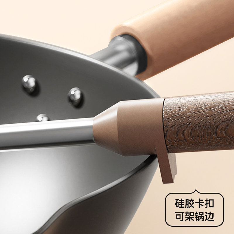 炒，是当前中餐的主要烹饪技法，一口炙热的油锅，一把灵活的锅铲，旺火之下翻滚几次，