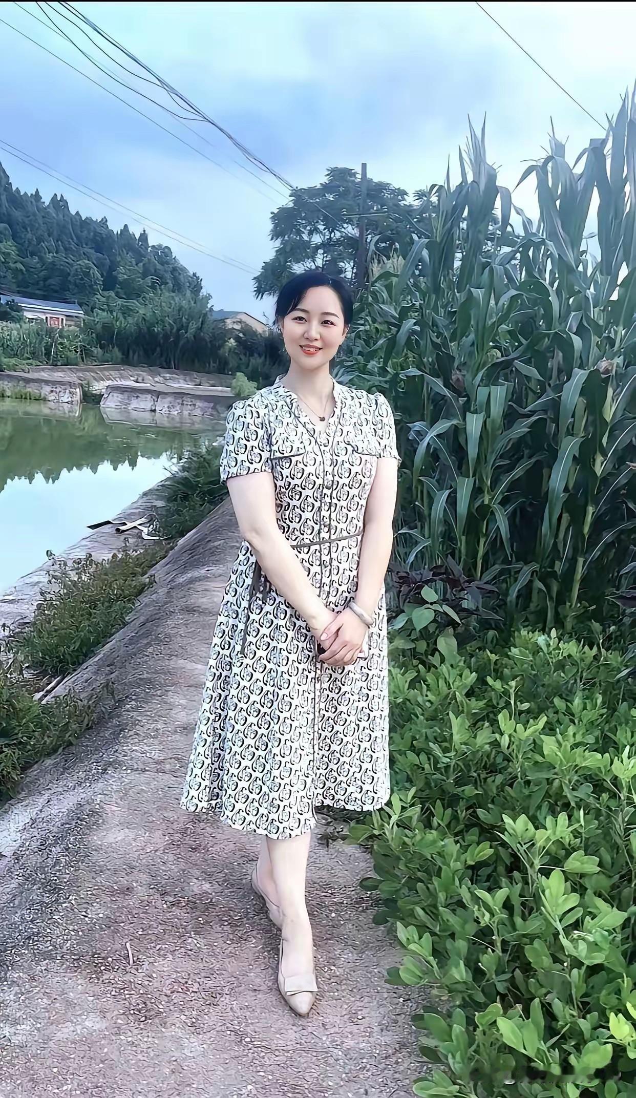 男人接近女人图什么?男人接近女人图什么？莫言说男人要么图你年轻漂亮，要么图你的